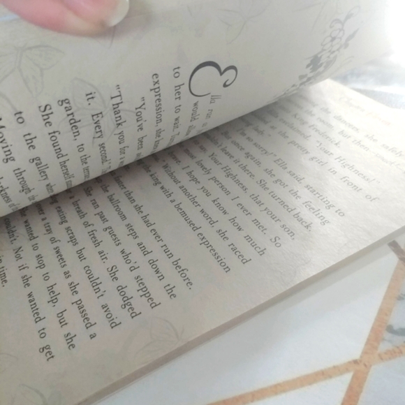 Cinderella Live Action Book & Glass Slipper Necklace - Picture 7 of 8